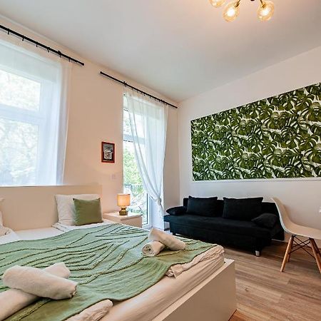 My City Apartment- Vienna Jungle Room מראה חיצוני תמונה