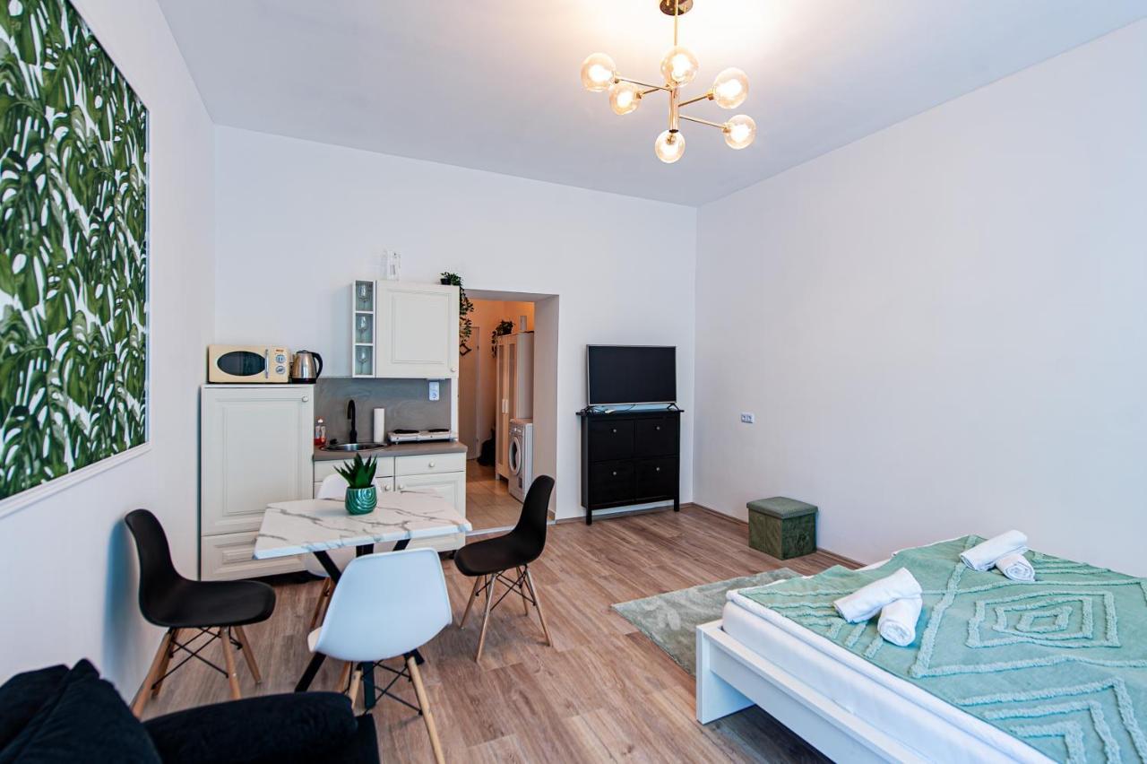 My City Apartment- Vienna Jungle Room מראה חיצוני תמונה